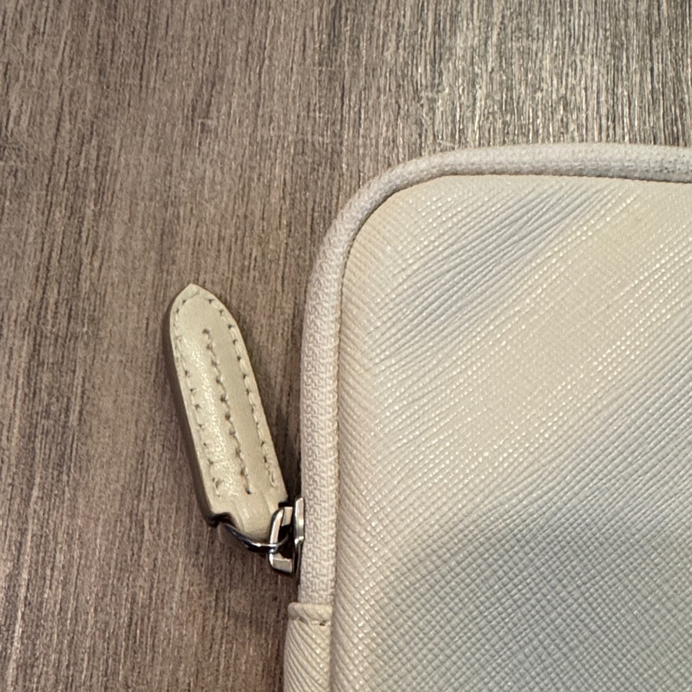 Tumi | Cream Leather Laptop Sleeve - Picture 3 of 10